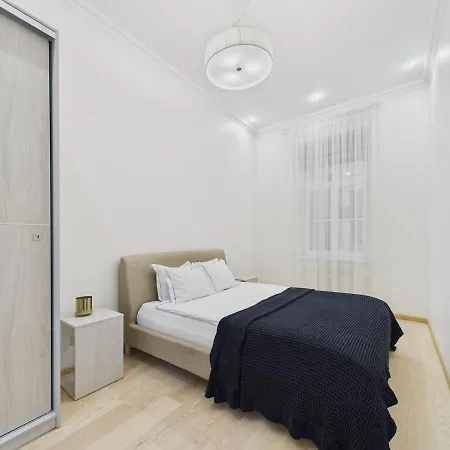 1br In A Renovated Historic Building Lägenhet