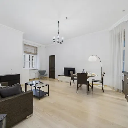 1br In A Renovated Historic Building Dzīvoklis *